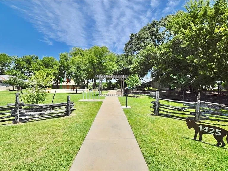 1513 Fort Dessau Rd — Photo 24