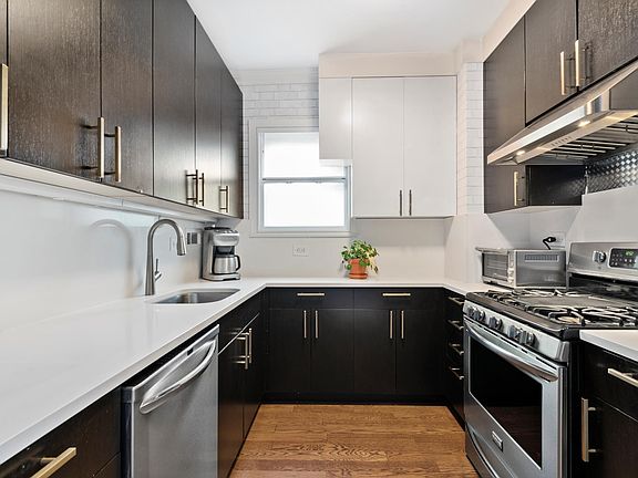 4th image of 333 E 34th St Penthouse C