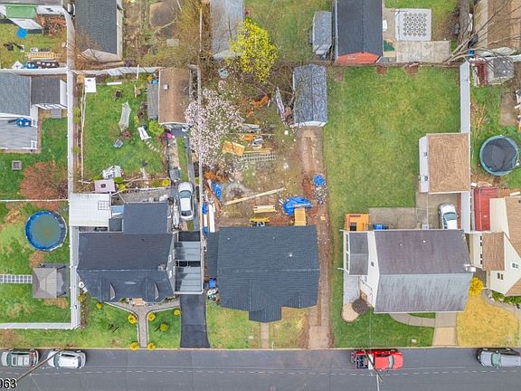 3rd image of 28 Harvard Ave