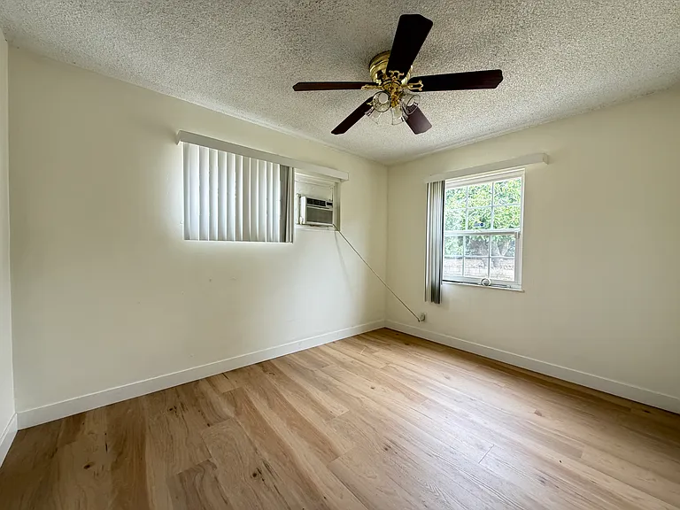 4740 N Fircroft Ave — Photo 10