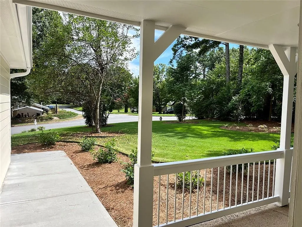 3 bed, 2.0 bath, 1454 sqft, $2,900 — Photo 3