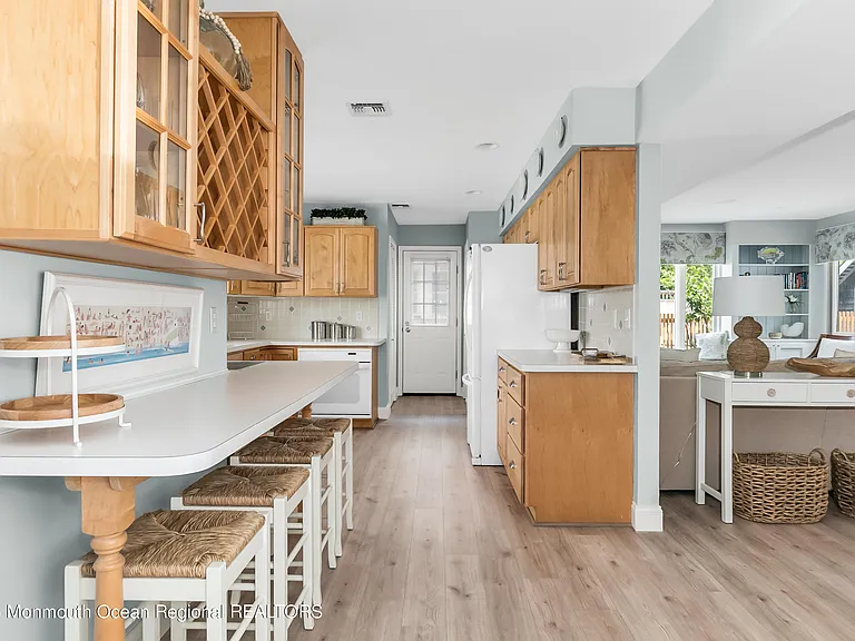 649 Main Ave — Photo 6