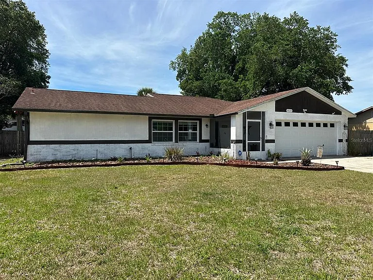 818 Mendoza Dr — Photo 2
