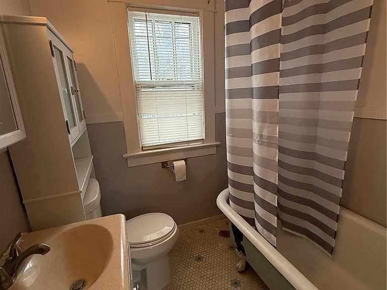 61 Baxter St #UPPER — Photo 14
