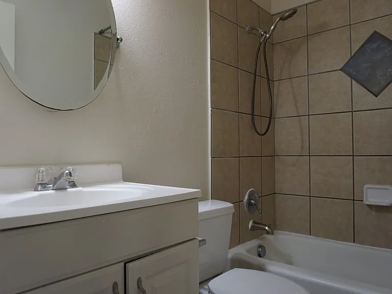 2564 S. 700 E. — Photo 24