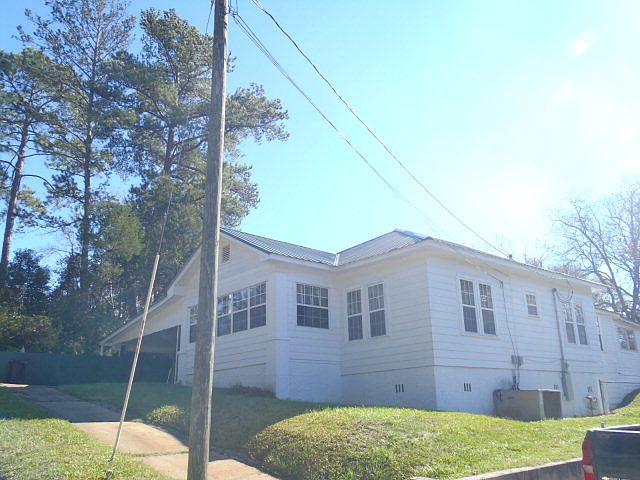 2nd image of 15 W Brent St