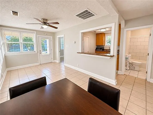 2 bed, 1.0 bath, 786 sqft, $1,375 — Photo 2