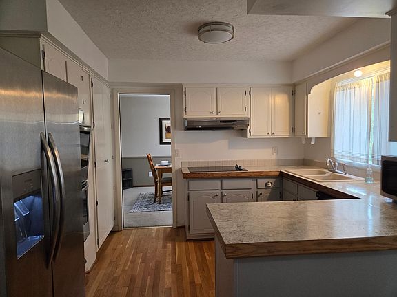 5th image of 2755 Olive Ln N