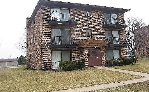 18245 Ravisloe Ter #18245 — Photo 1