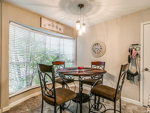 4th image of 512 Stallion Ln