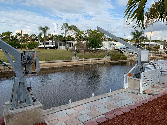 Boat davits