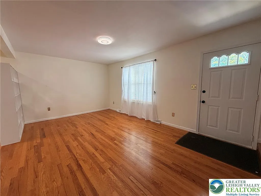 2 bed, 1.5 bath, 1425 sqft, $1,950 — Photo 4