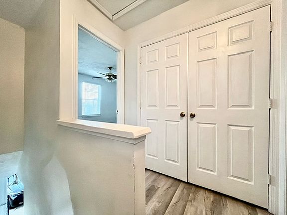 3rd image of 3828 Meadow Creek Dr