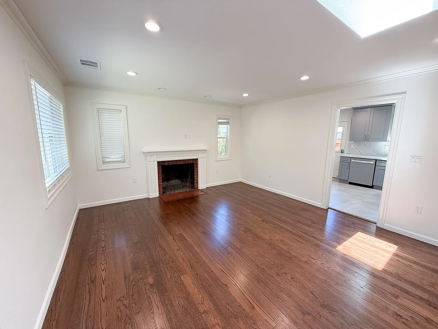 2 bed, 780 sqft, $4,000 — Photo 4