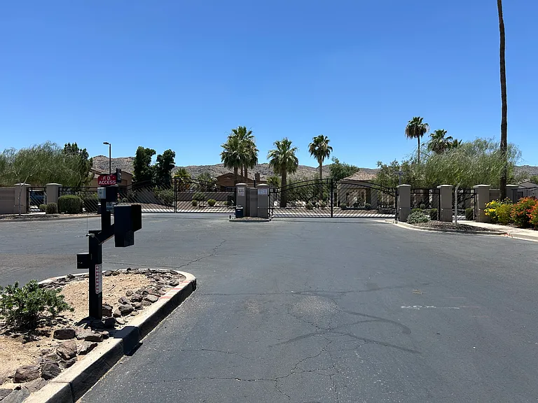 2041 E Fawn Dr — Photo 69
