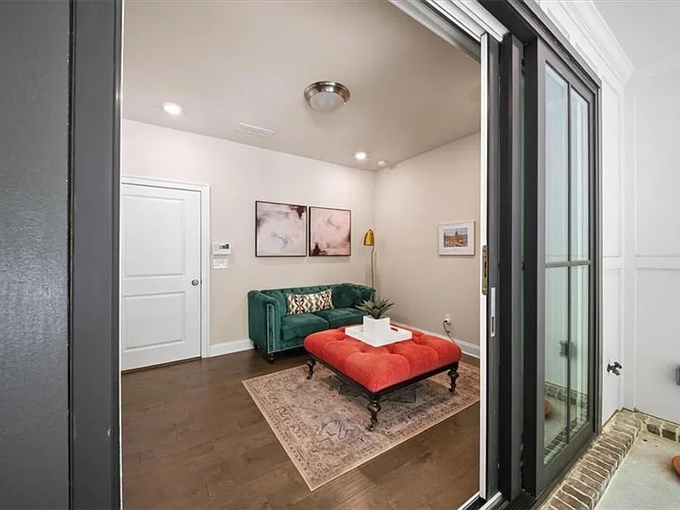 1829 La Dawn Ln NW — Photo 2