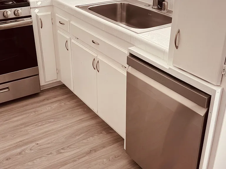 1875 Thomas Ave #11 — Photo 4