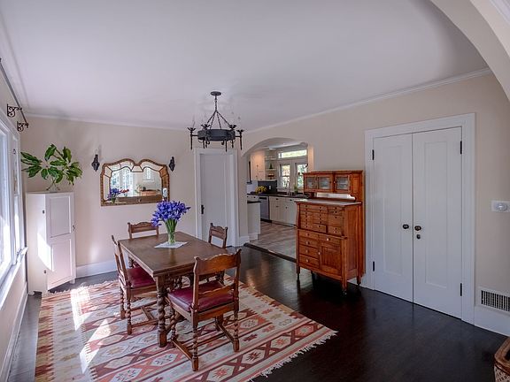 3rd image of 6338 Longview Ave #6338