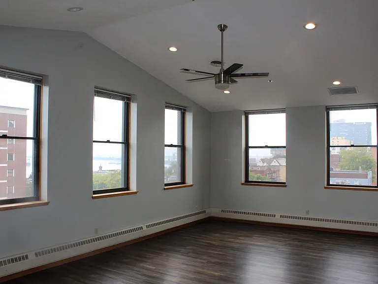 Jefferson Square Apartments — Photo 9