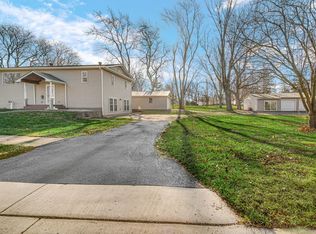 207 Hickory St, Crown Pt, IN 46307