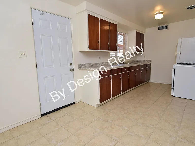 3551 E Water St — Photo 7