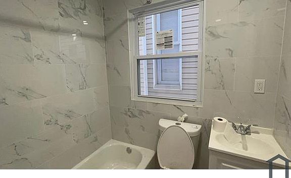 4th image of 113 E 184th St #2