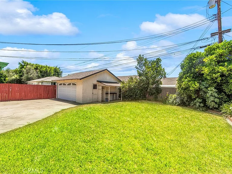 454 N Shattuck Pl — Photo 41