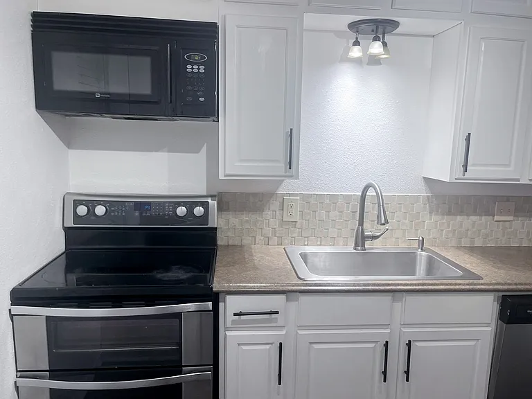1805 Bristol Cv #1805 — Photo 3