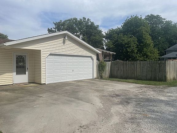 2nd image of 209 W Troy St