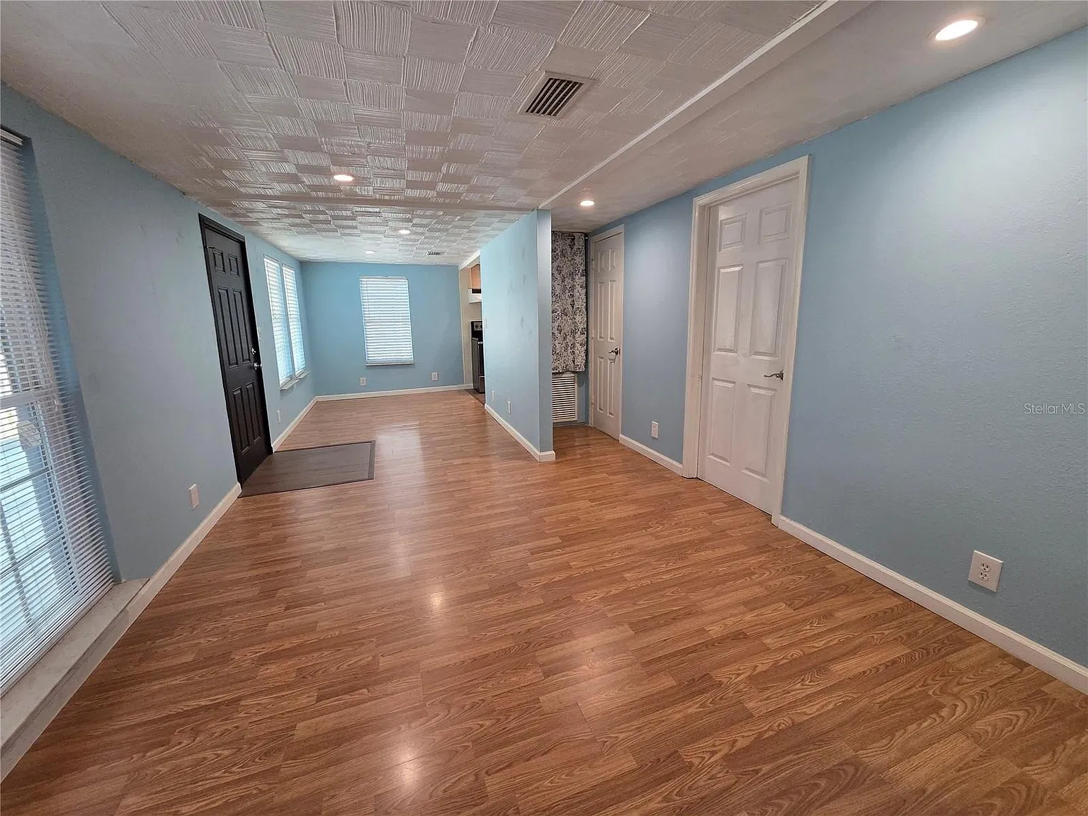 3 bed, 840 sqft, $1,800 — Photo 3