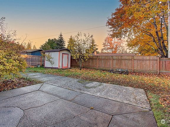 5th image of 8401 NE Lewis Drive