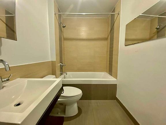 3rd image of 18 Meserole St #1I