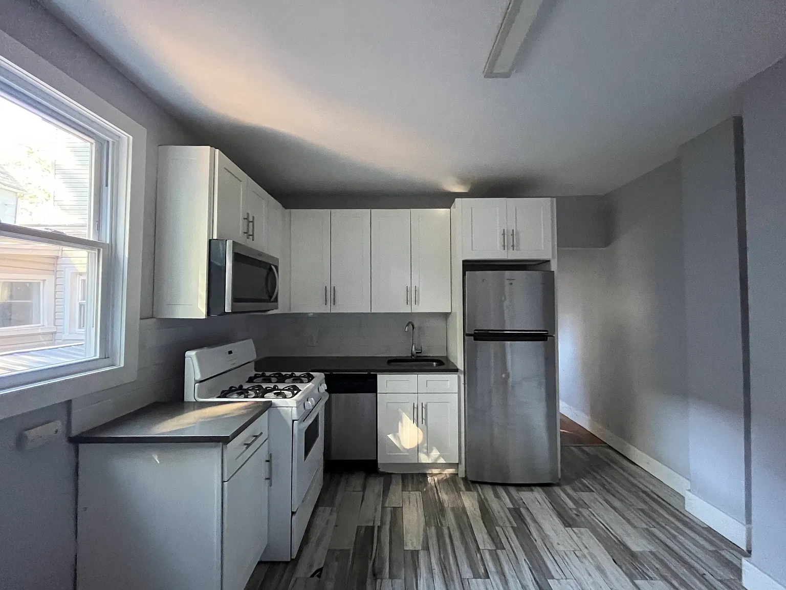 2 bed, 900 sqft, $1,975 — Photo 2