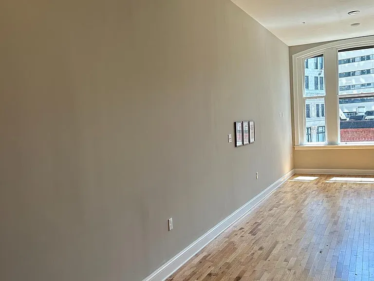 100 W Lexington St #505 — Photo 22