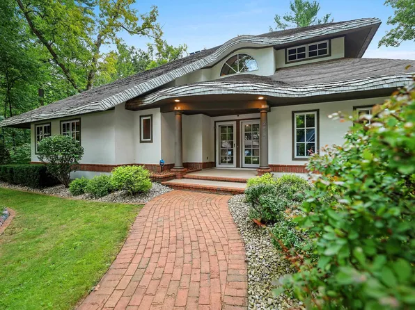 255 Traders Point Ln, Green Bay, WI 54302