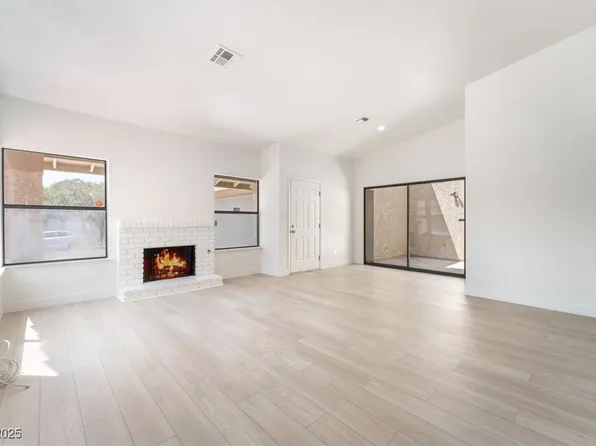 1996 Heritage Oaks St, Las Vegas, NV 89119