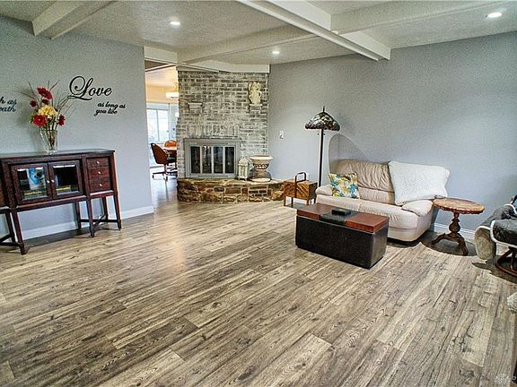 3rd image of 2341 Southlea Dr