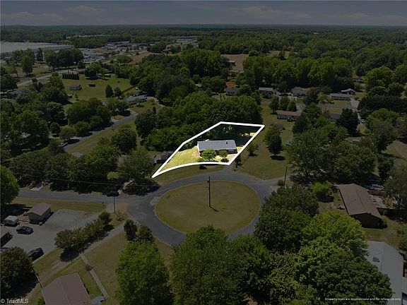3rd image of 4237 Valley Cir