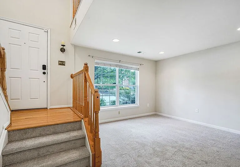 1606 Wilcox Ave — Photo 3