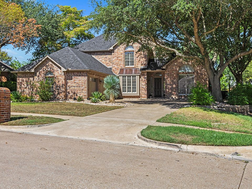 1st image of 2304 Fairway Cir