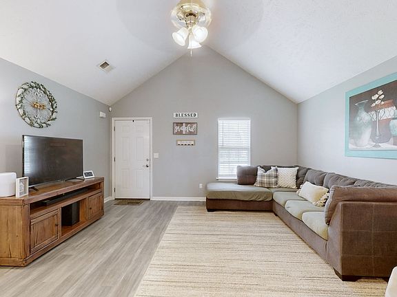 5th image of 440 Drexel Ct