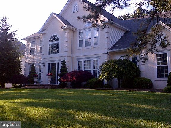4th image of 1600 Snowberry Dr