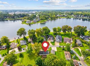 1353 Elmhurst Dr, Howell, MI 48843