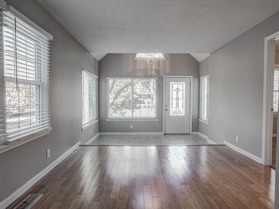 1st image of 924 Parkway Dr