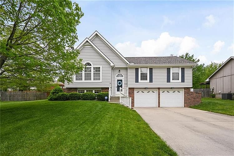 1st image of 704 NE Aaron Dr