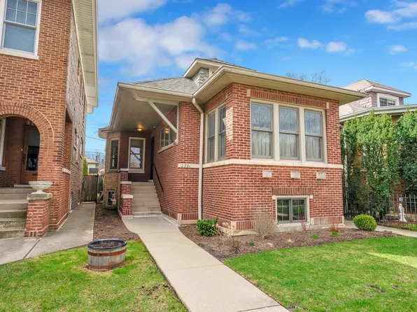 2951 W Leland Ave, Chicago, IL 60625