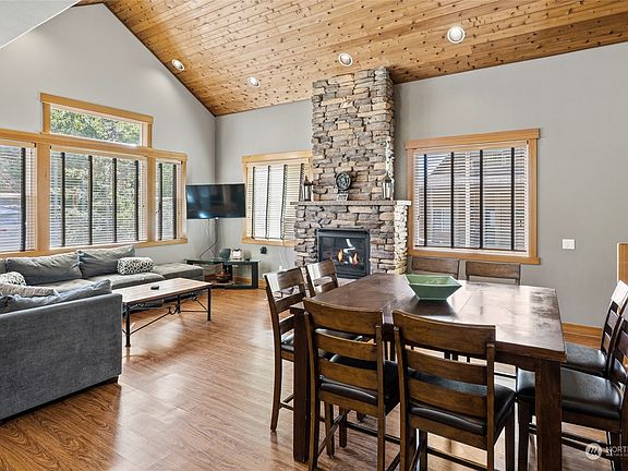 3rd image of 156 Wintergreen Lane
