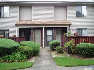 875 Skyline Dr, Coram, NY 11727