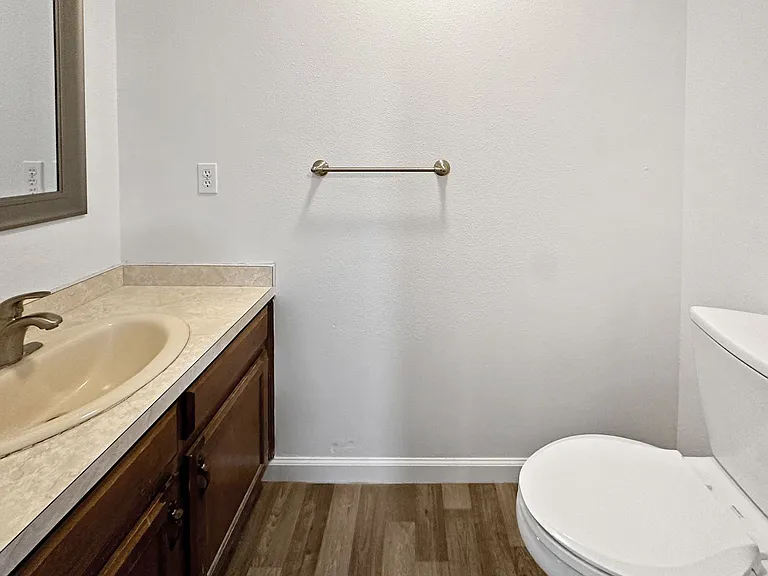 1106 N Sanger Pl — Photo 5