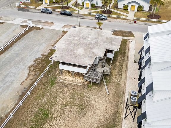 3rd image of 123 Yaupon Ave.
